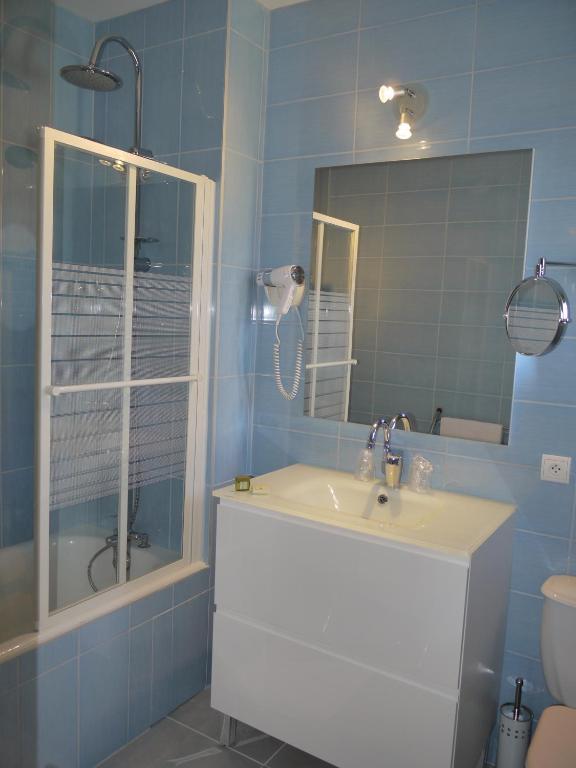 Logis Hotel Des Voyageurs Restaurant La Bonne Tabl'Hay Livron sur Drome Ruang foto
