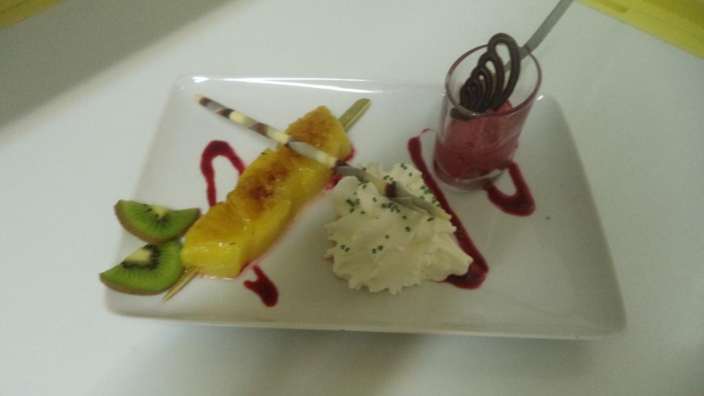 Logis Hotel Des Voyageurs Restaurant La Bonne Tabl'Hay Livron sur Drome Bagian luar foto
