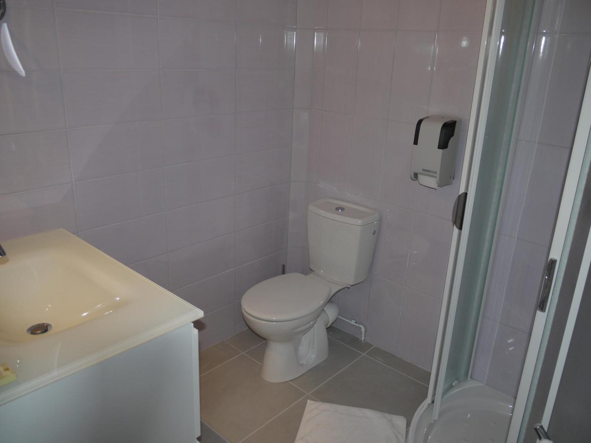 Logis Hotel Des Voyageurs Restaurant La Bonne Tabl'Hay Livron sur Drome Bagian luar foto