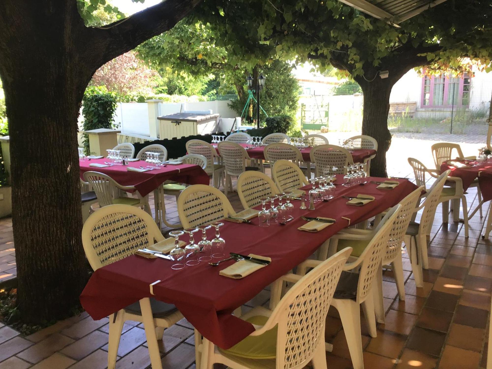 Logis Hotel Des Voyageurs Restaurant La Bonne Tabl'Hay Livron sur Drome Bagian luar foto