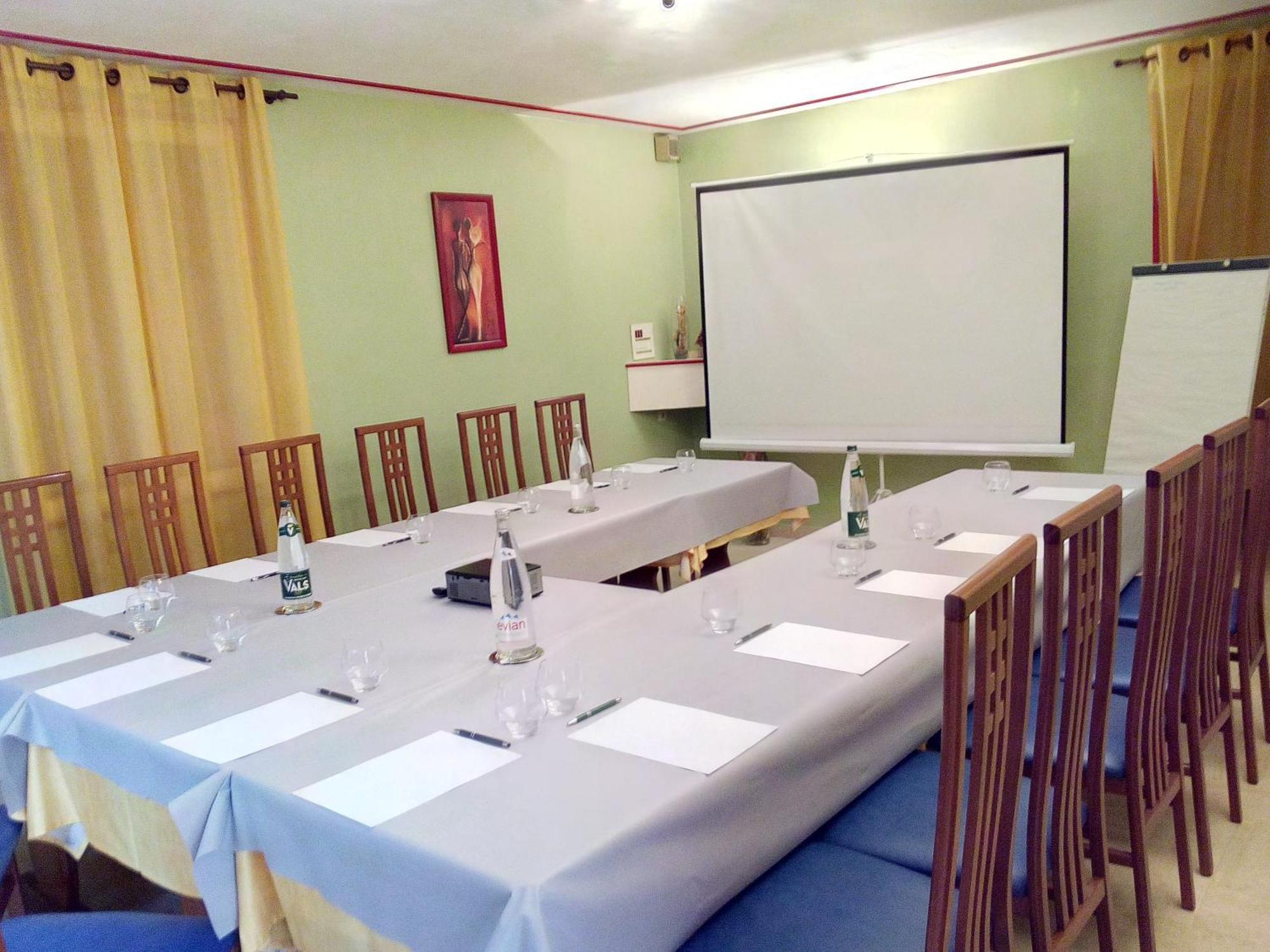 Logis Hotel Des Voyageurs Restaurant La Bonne Tabl'Hay Livron sur Drome Bagian luar foto