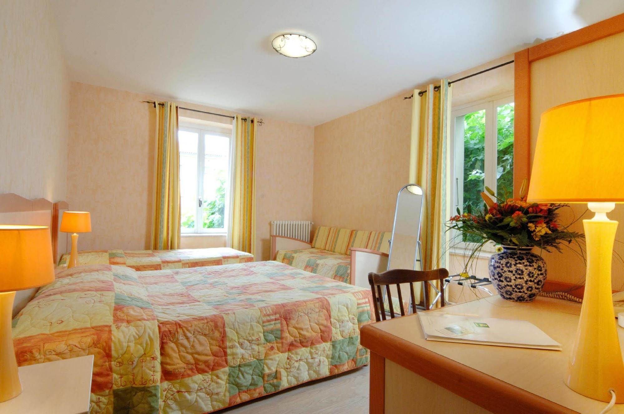 Logis Hotel Des Voyageurs Restaurant La Bonne Tabl'Hay Livron sur Drome Bagian luar foto