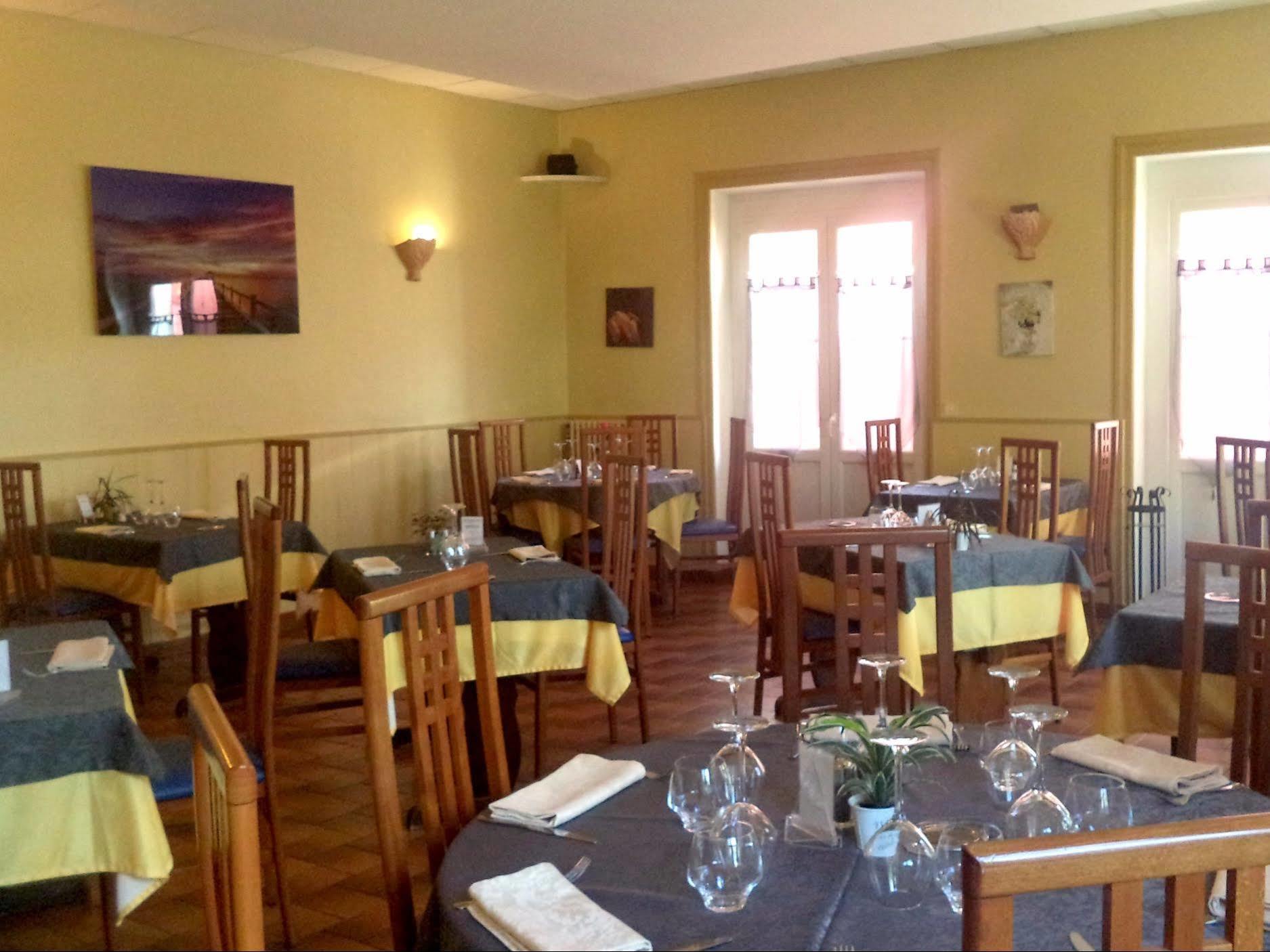Logis Hotel Des Voyageurs Restaurant La Bonne Tabl'Hay Livron sur Drome Bagian luar foto
