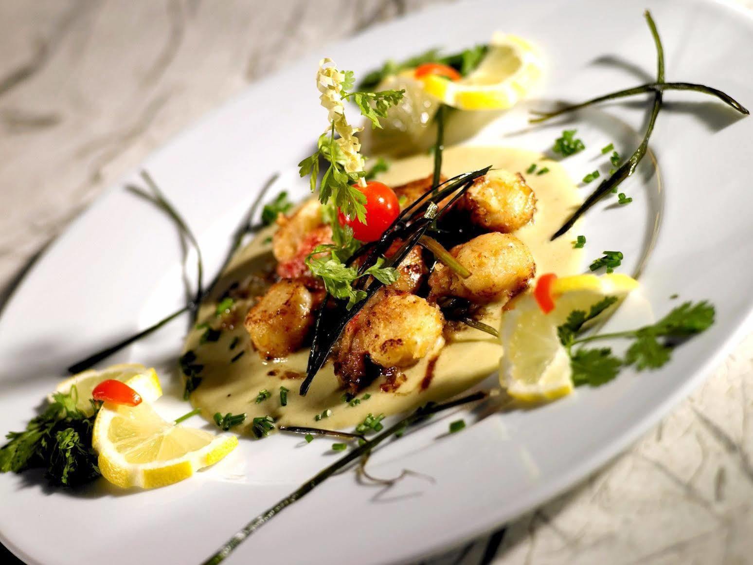Logis Hotel Des Voyageurs Restaurant La Bonne Tabl'Hay Livron sur Drome Bagian luar foto