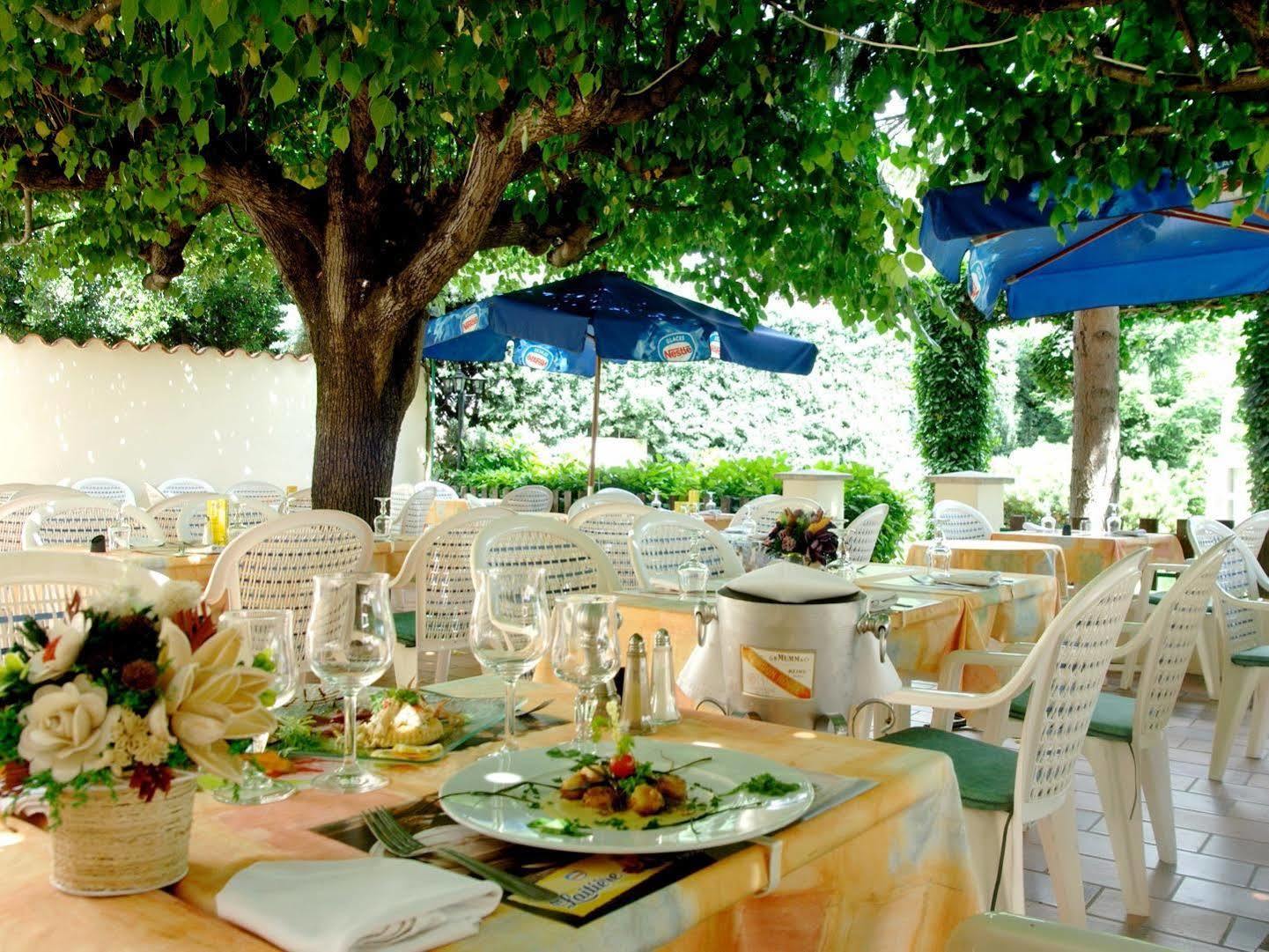 Logis Hotel Des Voyageurs Restaurant La Bonne Tabl'Hay Livron sur Drome Bagian luar foto